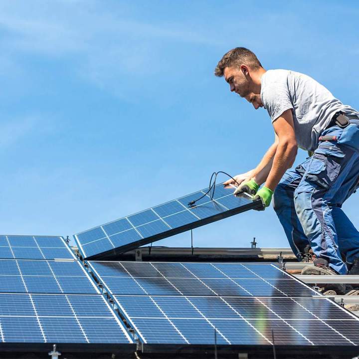 Installation d'équipements de production d’énergie renouvelable.